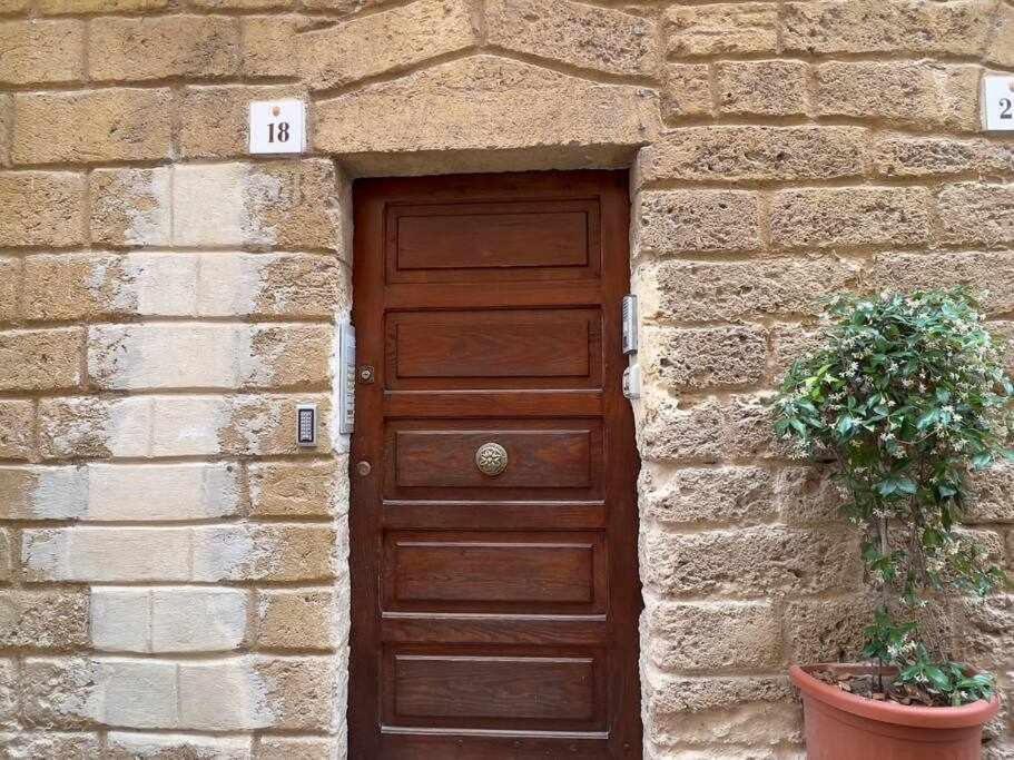 Suite Minerva 10 Steps From Piazza Civica Alghero Exterior photo